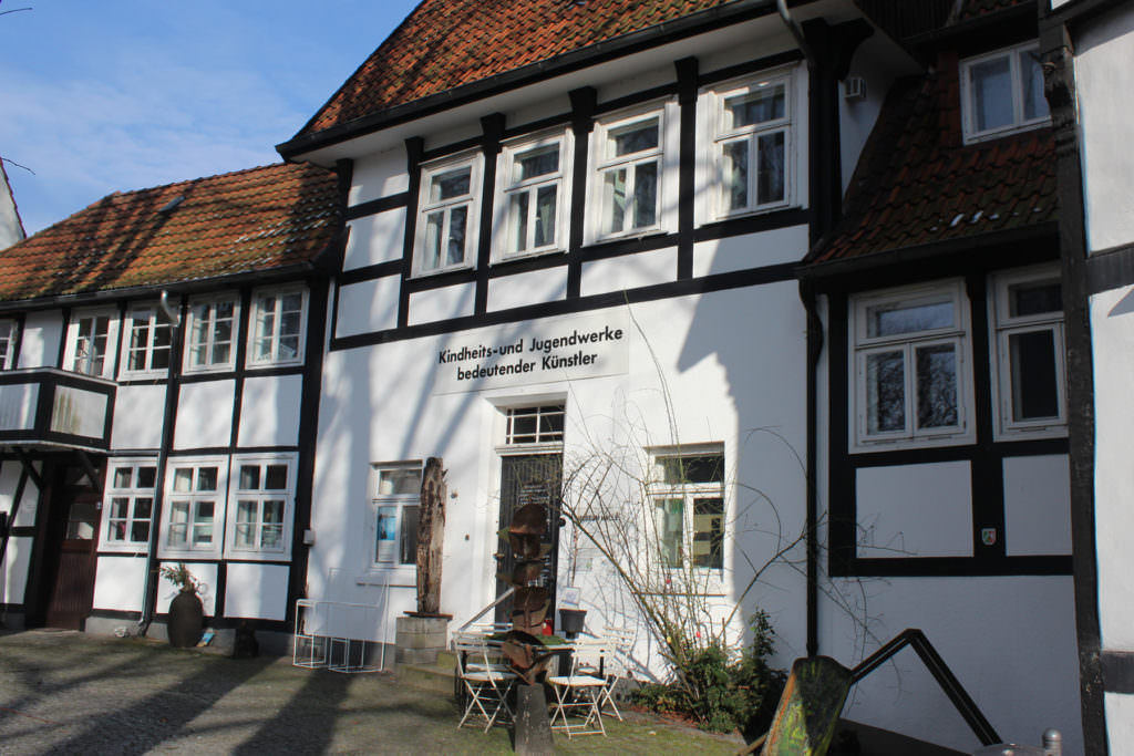 Museum Halle Westfalen Kindheits- und Jugendwerke bedeutender Künstler, Außenansicht Kirchplatz