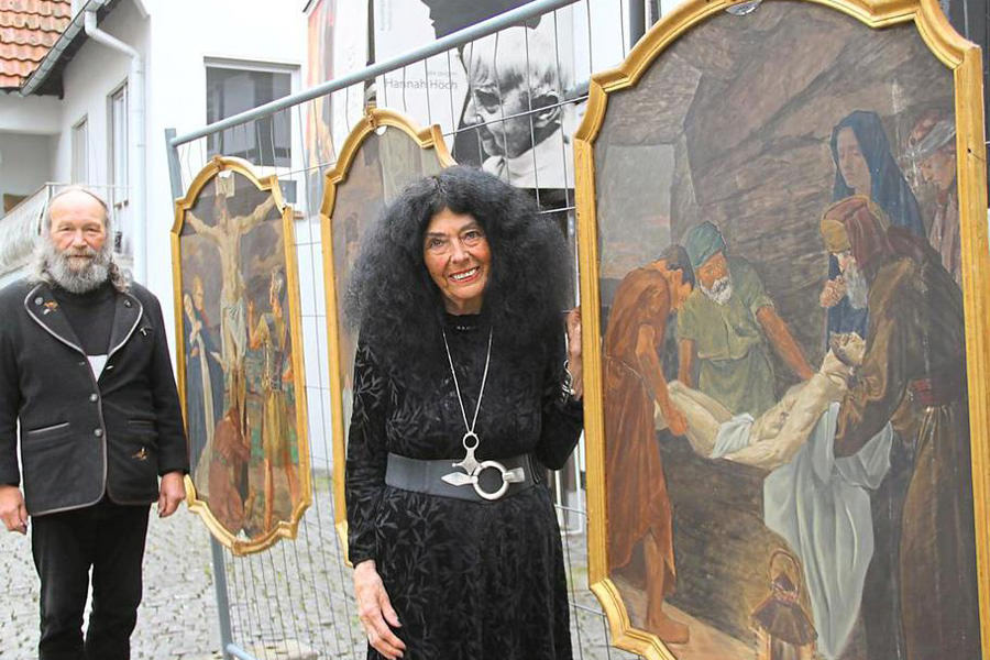 Museum Halle Westfalen, Sonderausstellung auf dem Kirchplatz, Kreuzweg zu Ostern